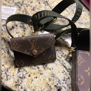 Louis Vuitton Crossbody purse (small leather good). Excellent condition.